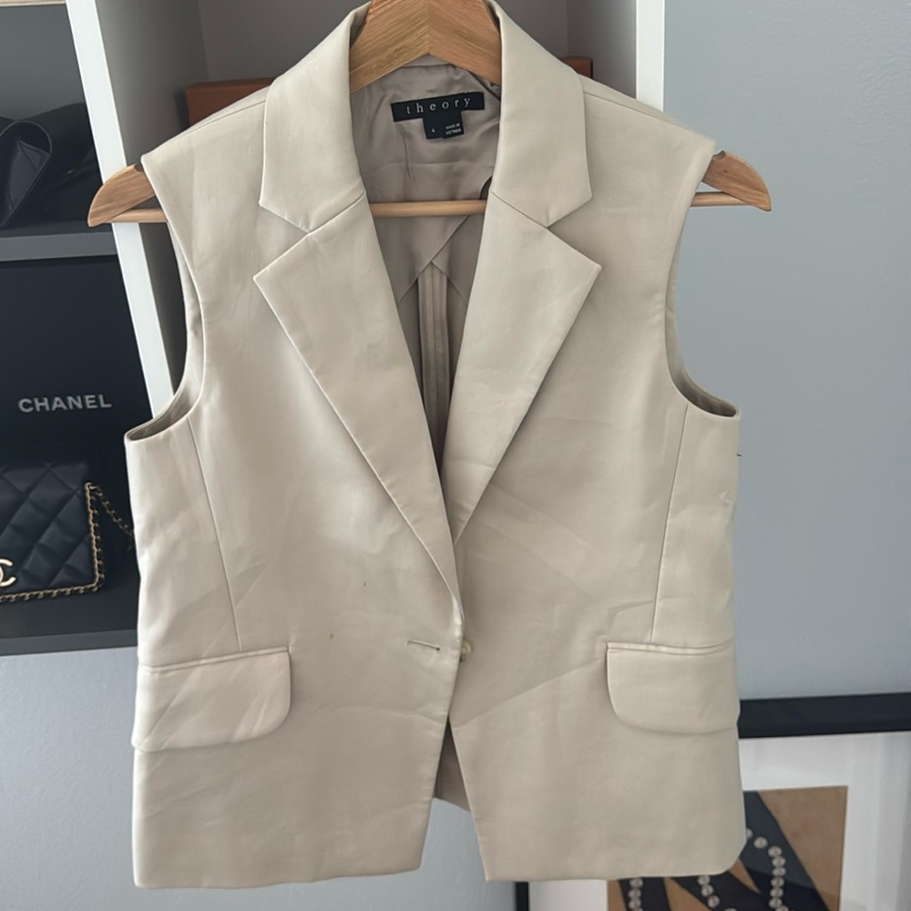 Theory vest women size 4